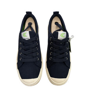 NIB Women's Cariuma OCA Low Canvas Sneakers Size 7 Navy